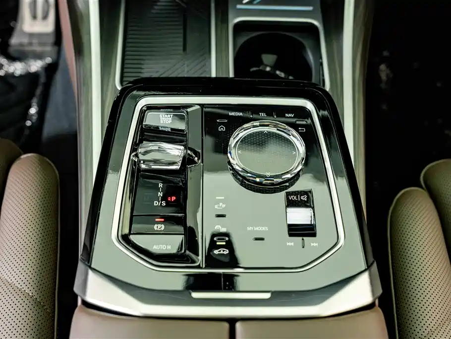 BMW 7 Series 2023 — фото 18