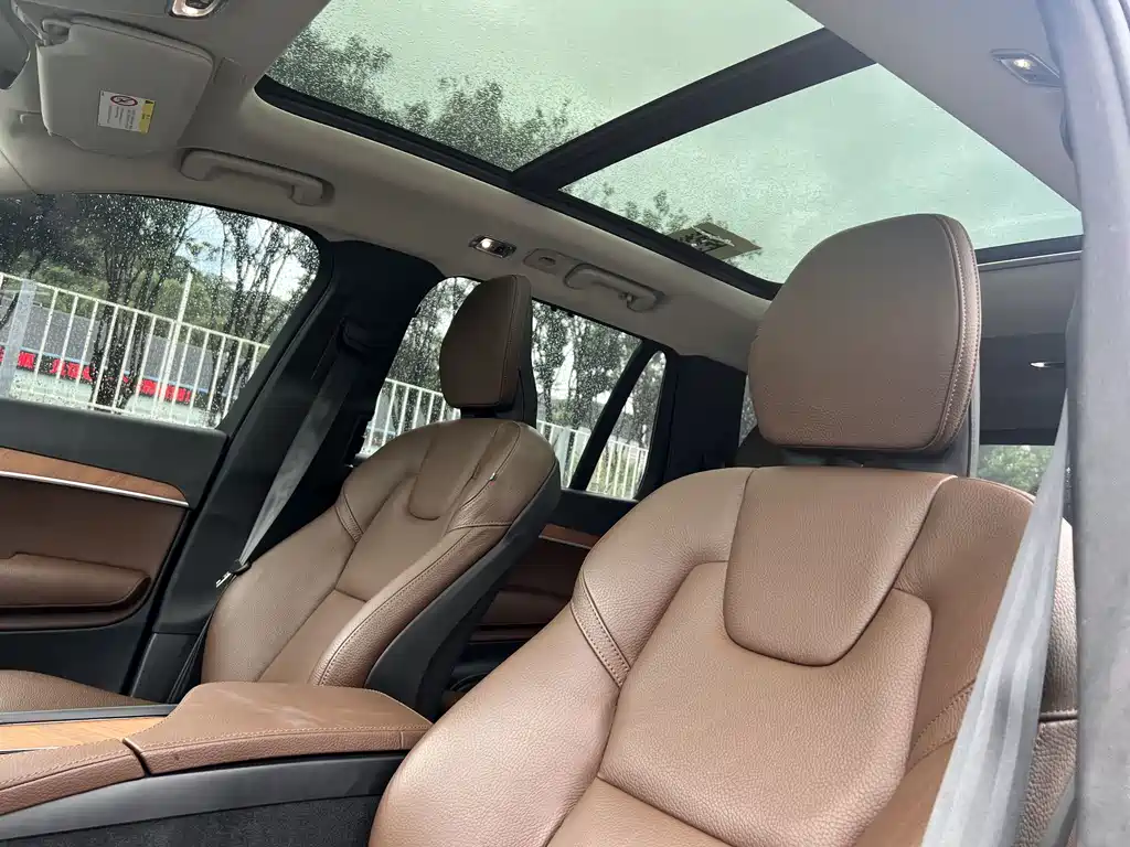 Volvo XC90 2019 — фото 10