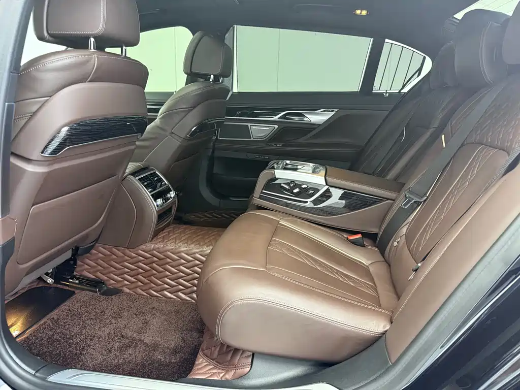 BMW 7 Series 2021 — фото 13
