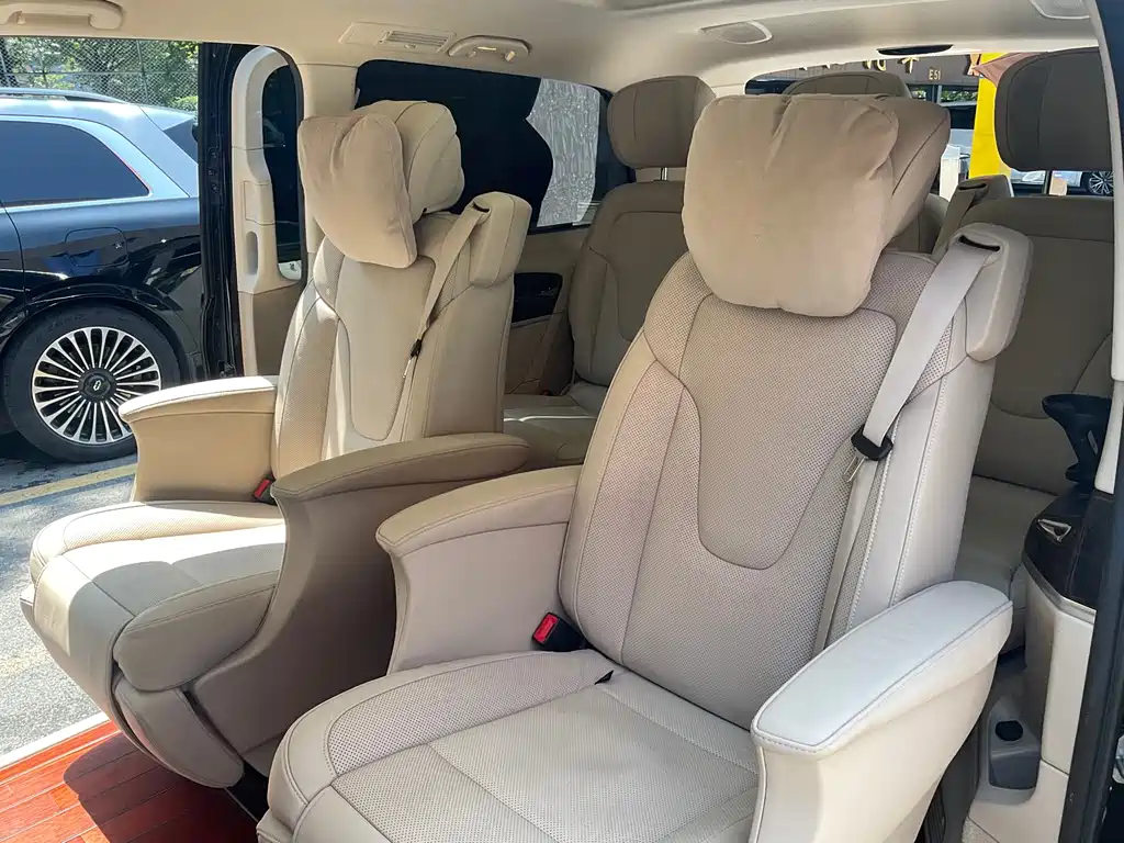 Mercedes-Benz V-Class 2019 — фото 12