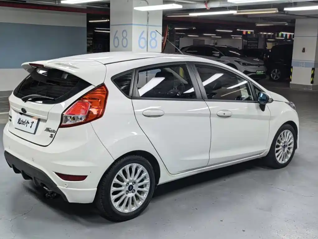 Ford Fiesta 2016 — фото 10