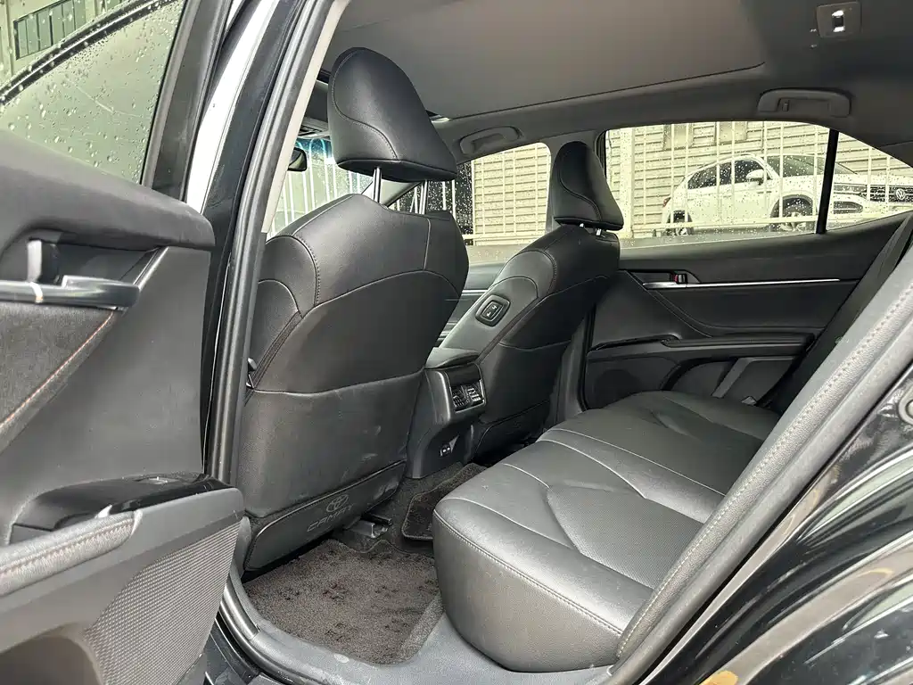Toyota Camry 2023 — фото 12
