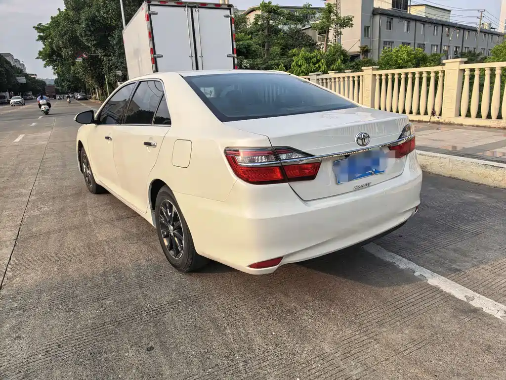 Toyota Camry 2015 — фото 13