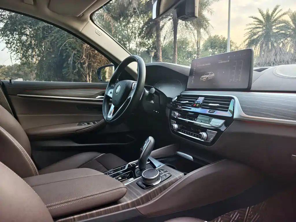 BMW 5 Series 2021 — фото 12