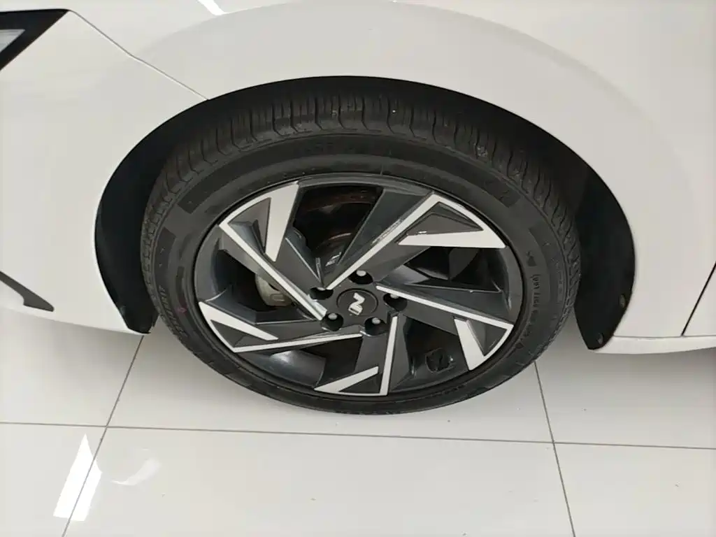 Hyundai Elantra 2024 — фото 23
