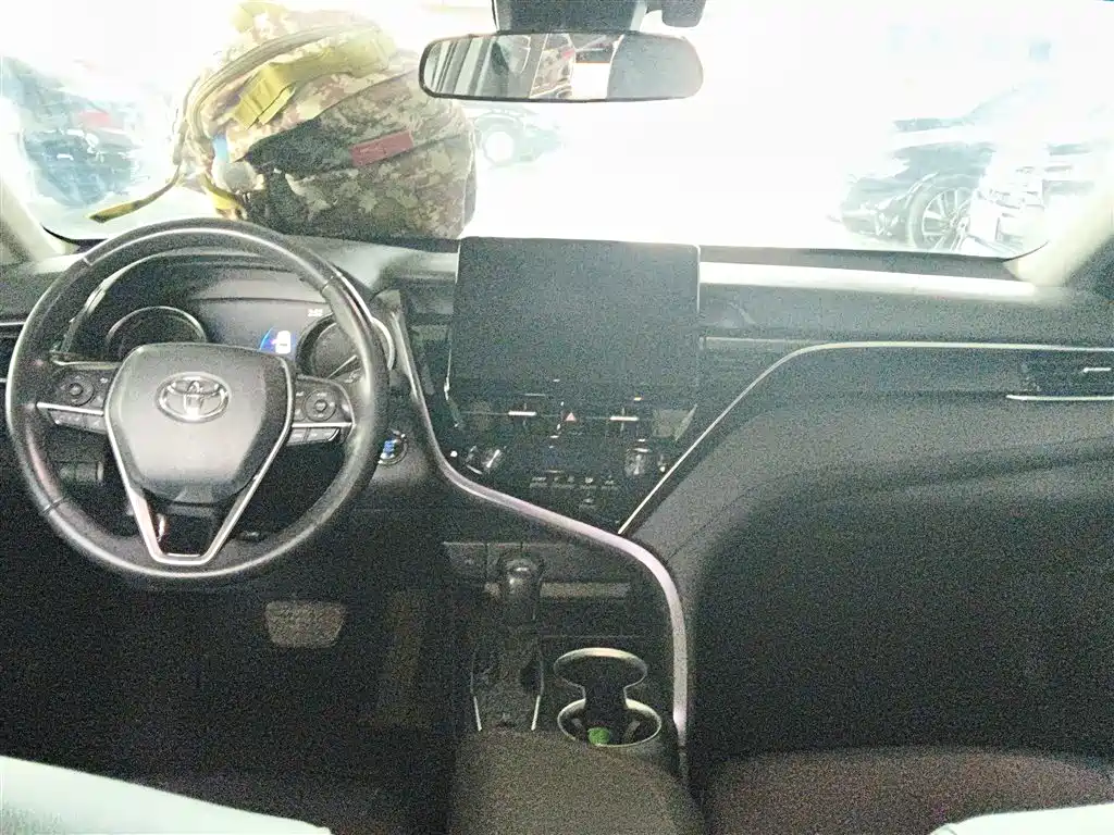 Toyota Camry 2022 — фото 10