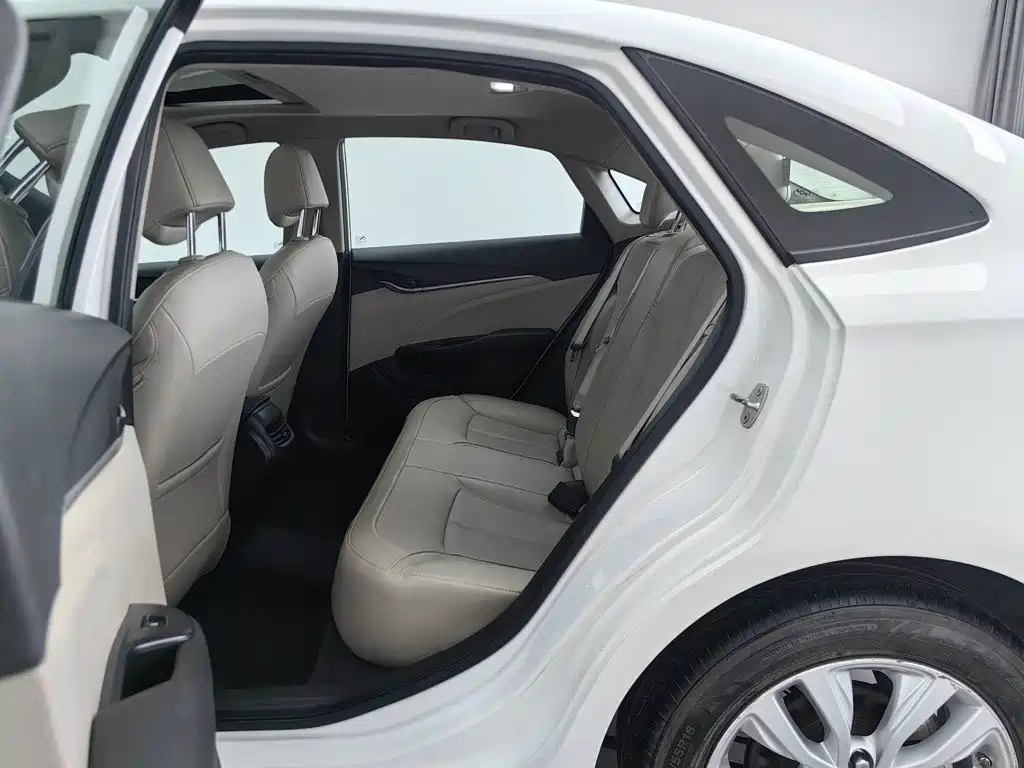 Buick Excelle GT 2019 — фото 15