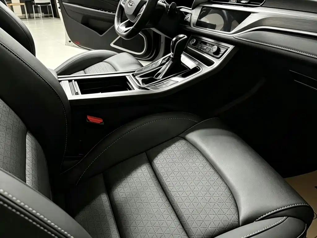 Geely Emgrand 2021