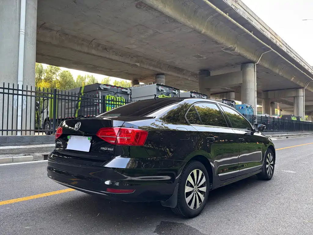 Volkswagen Sagitar 2018