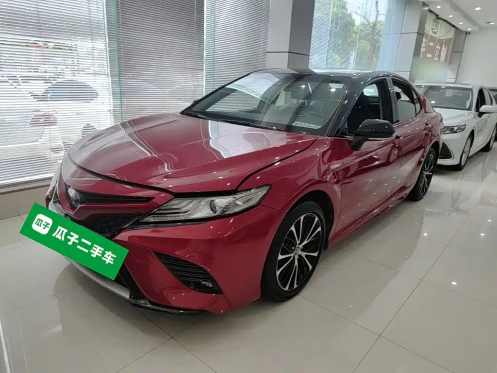 Toyota Camry 2019 — фото 2