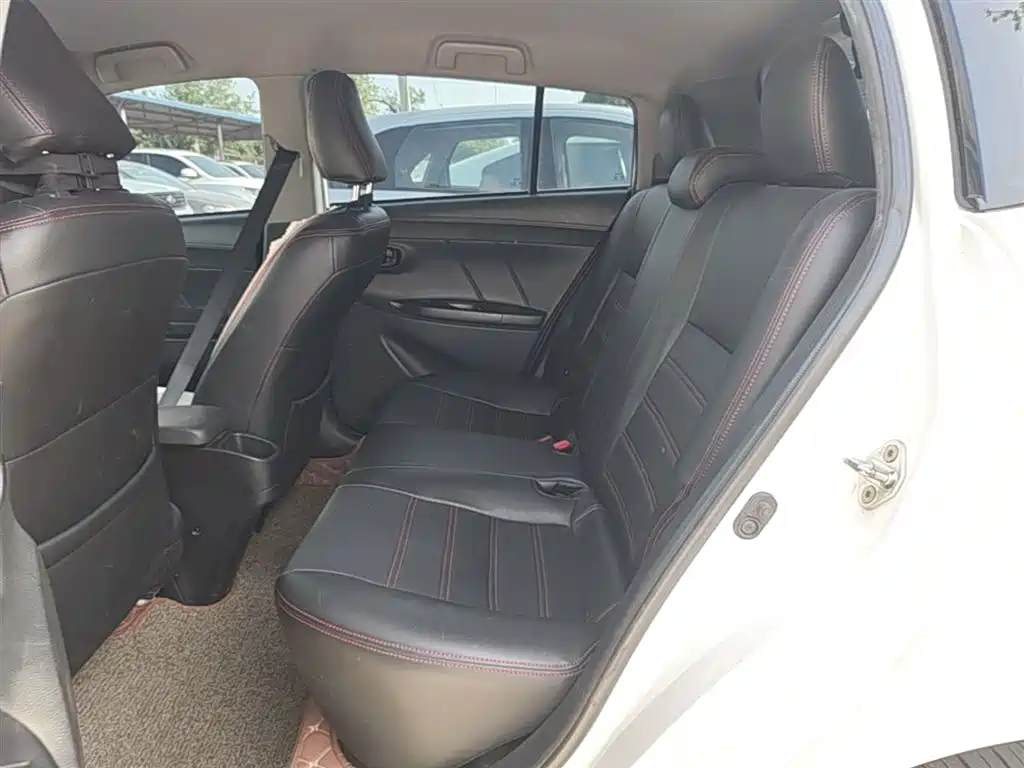 Toyota Yaris L 2019 — фото 17