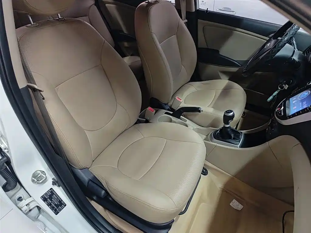 Hyundai Verna 2016 — фото 25