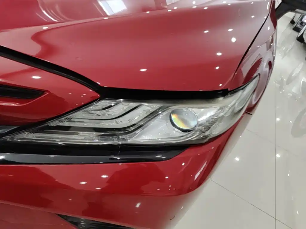 Toyota Camry 2019 — фото 24