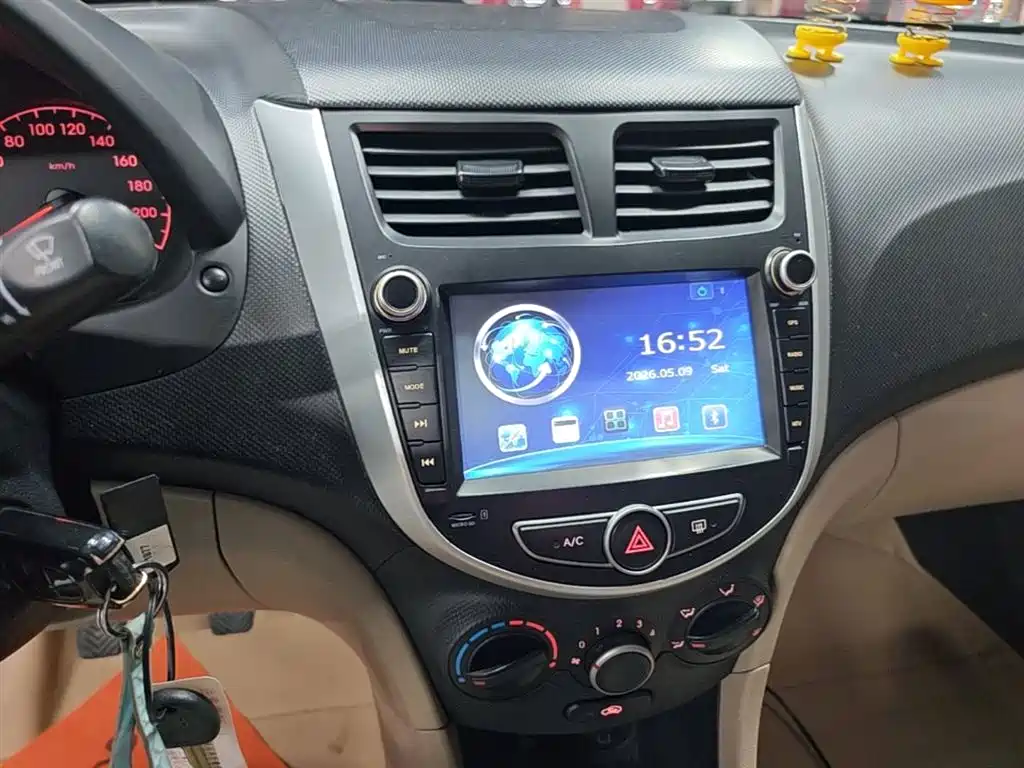 Hyundai Verna 2016 — фото 13