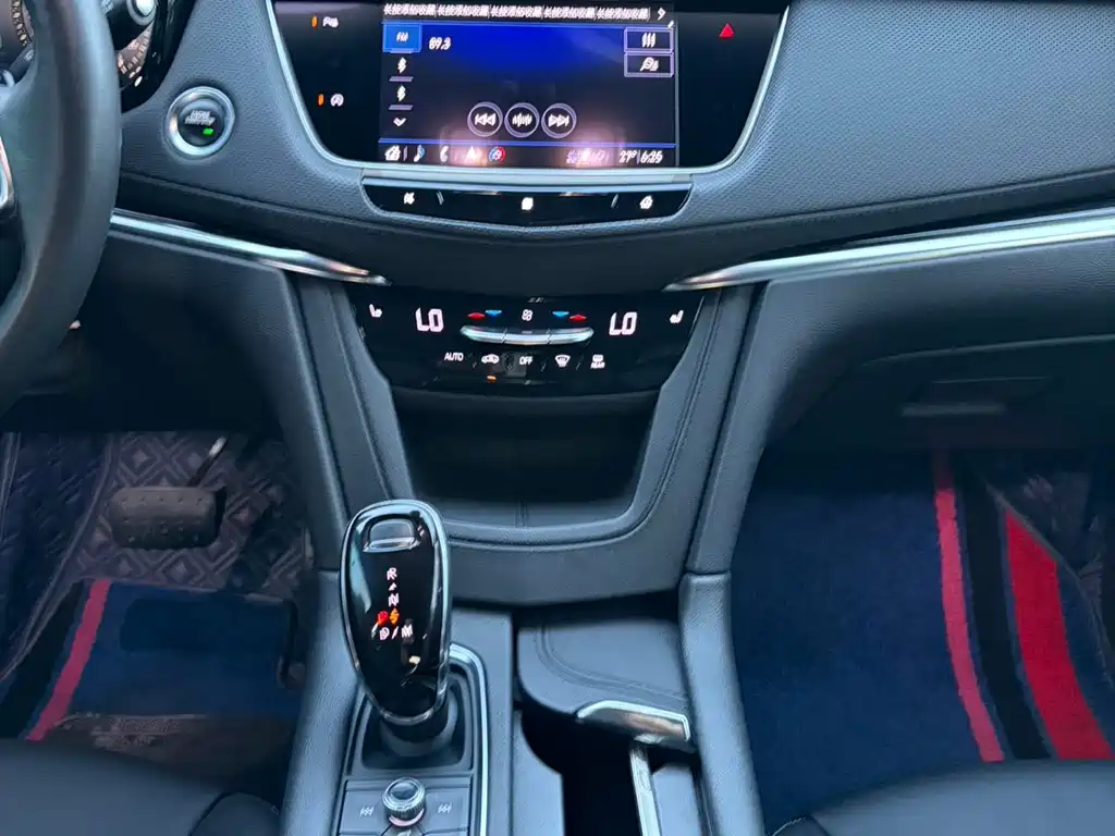 Cadillac XT5 2019 — фото 10