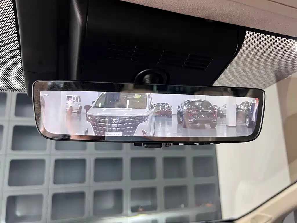 Toyota Alphard 2023 — фото 20