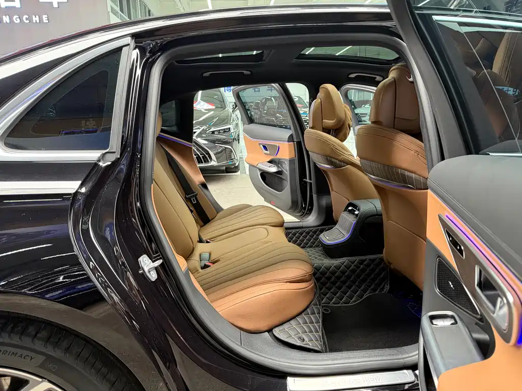 Mercedes-Benz E-Class 2024 — фото 16