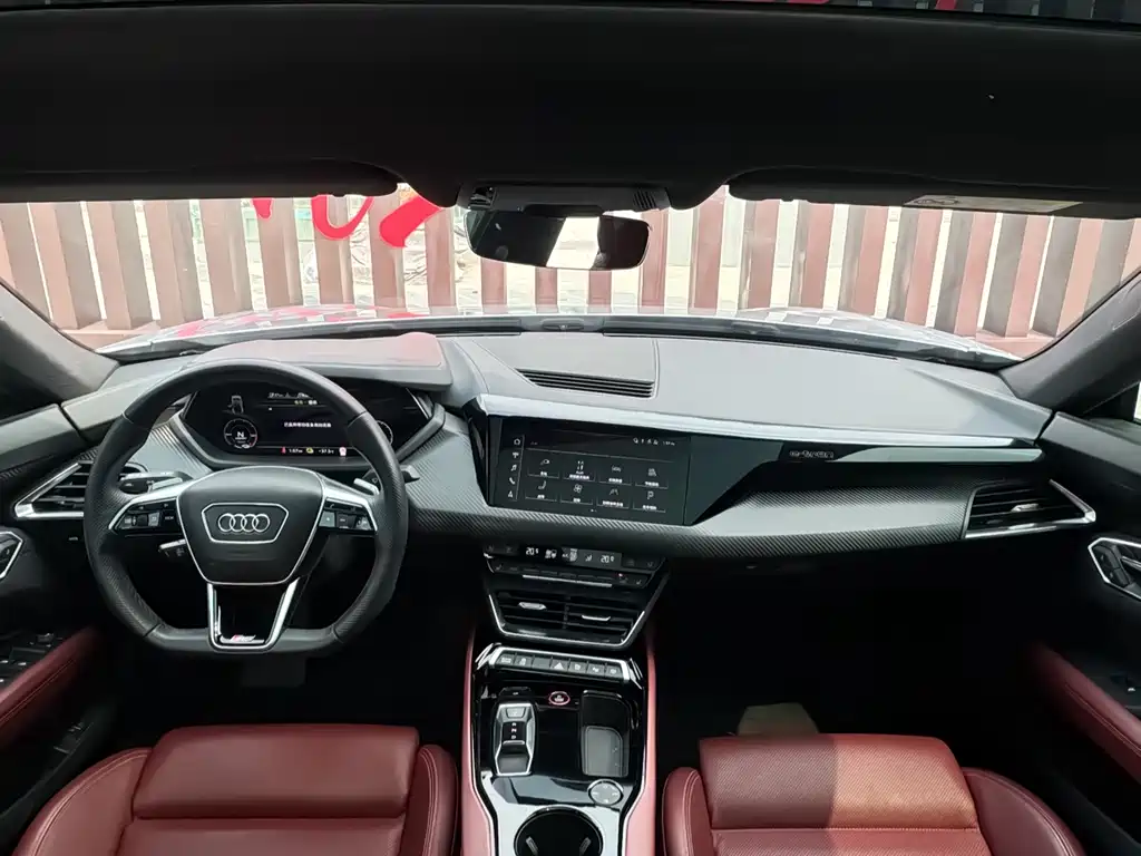 Audi e-tron GT 2024 — фото 12