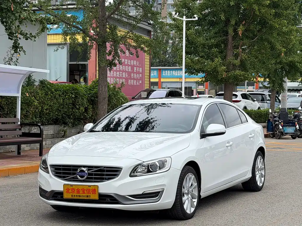 Volvo S60 2017 — фото 1