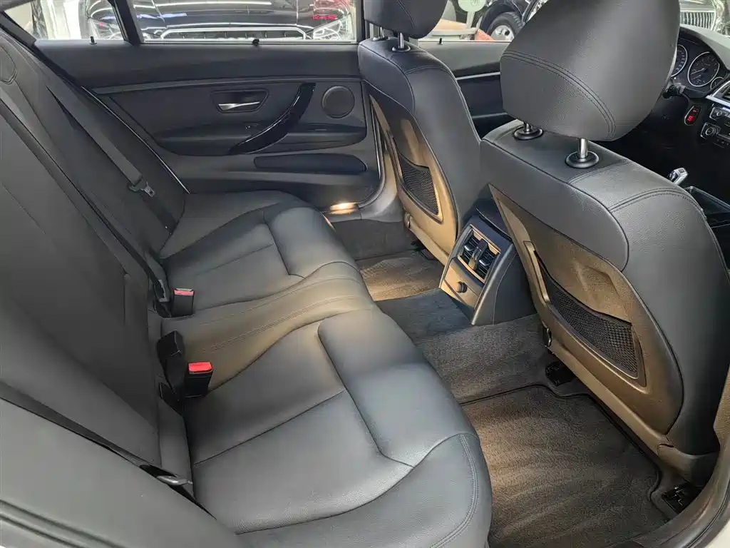 BMW 3 Series 2016 — фото 14