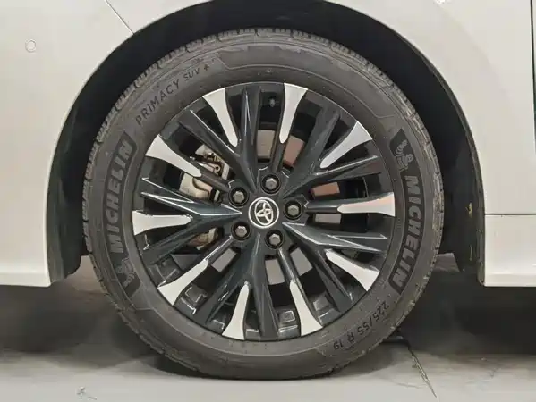 Toyota Alphard 2025