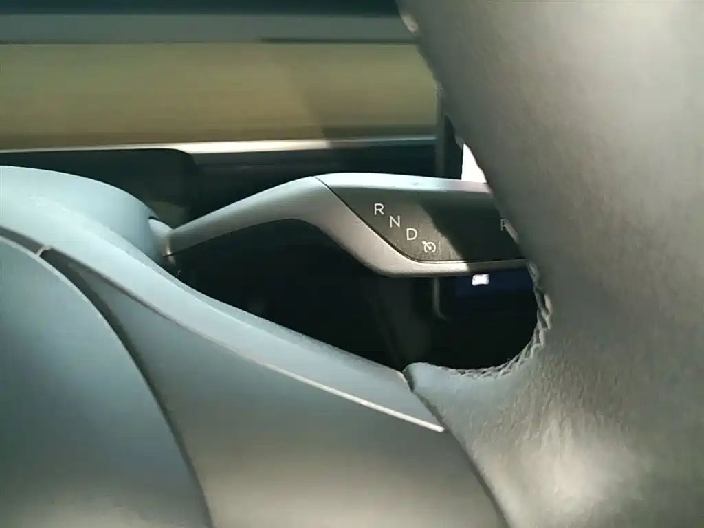 Tesla Model Y 2023 — фото 14