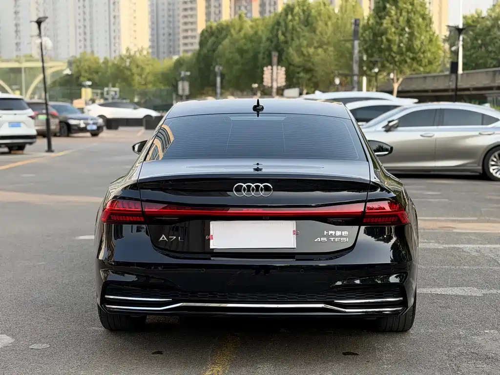Audi A7L 2024 — фото 17