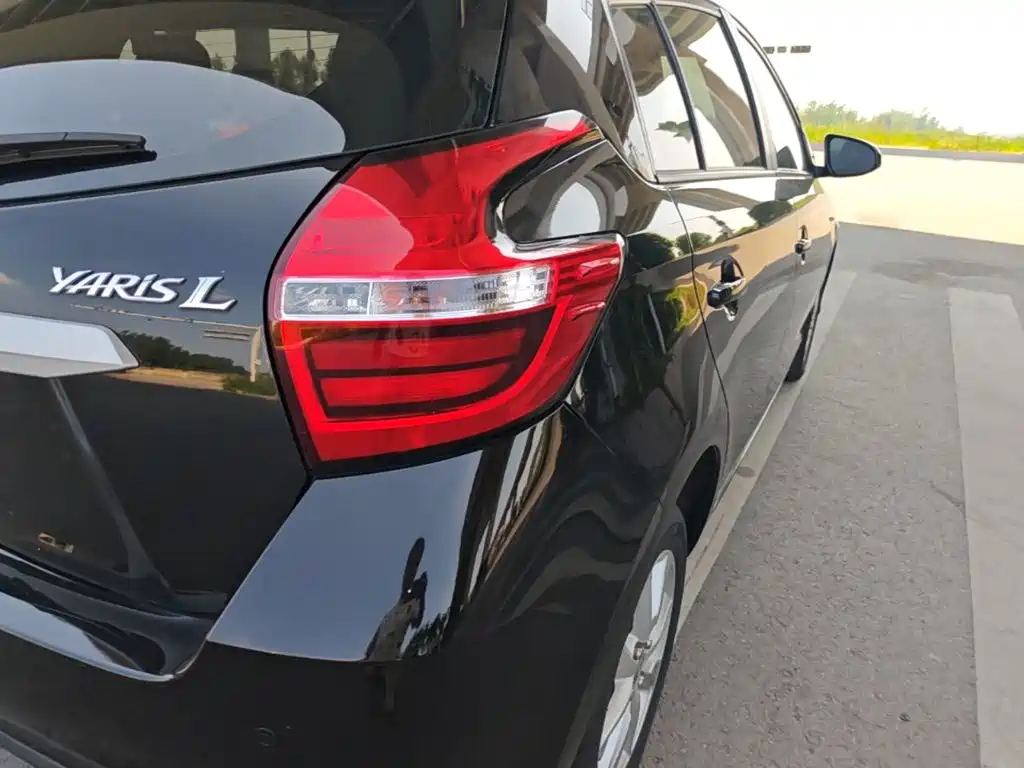Toyota Yaris L 2018 — фото 8