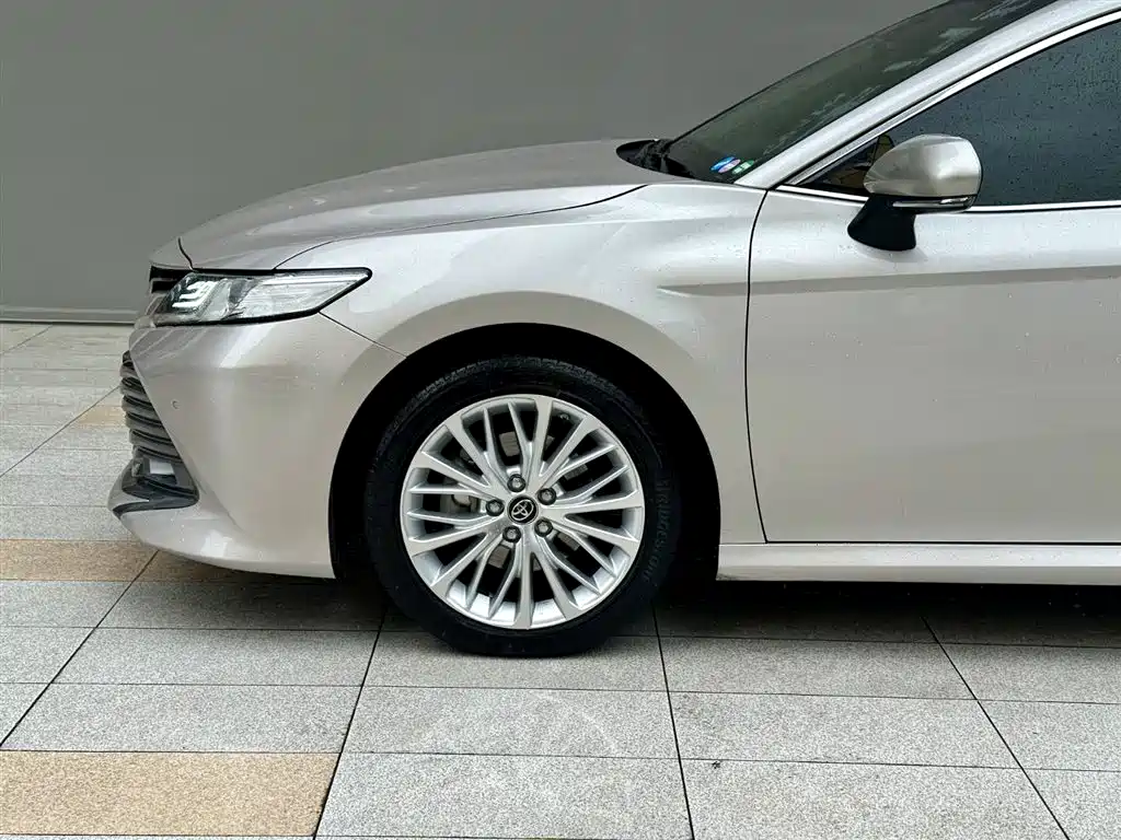 Toyota Camry 2019 — фото 20