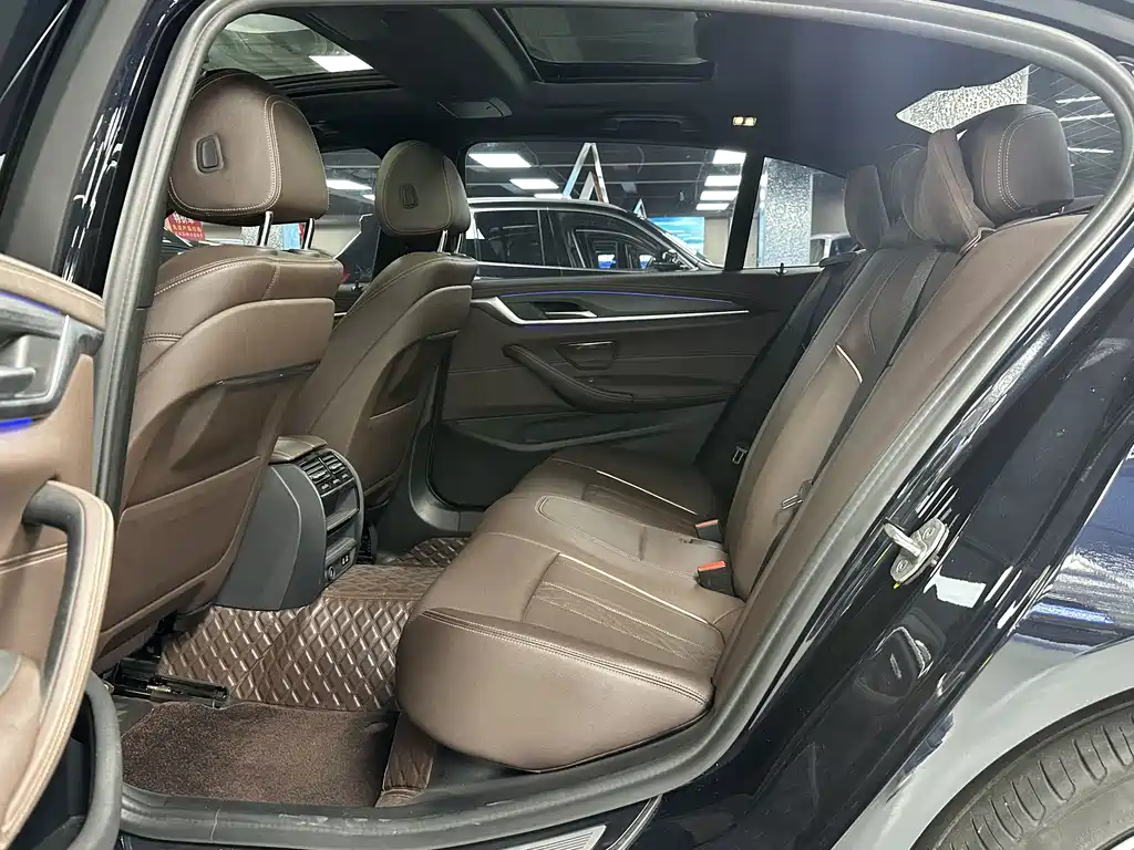 BMW 5 Series 2021 — фото 12