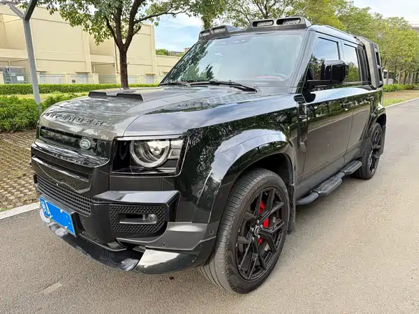 Land Rover Defender 2023