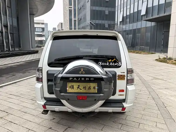 Mitsubishi Pajero 2016
