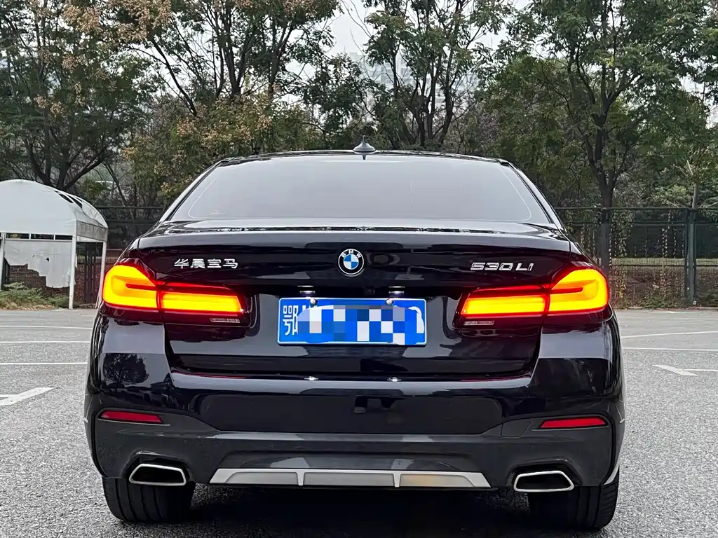 BMW 5 Series 2023 — фото 10