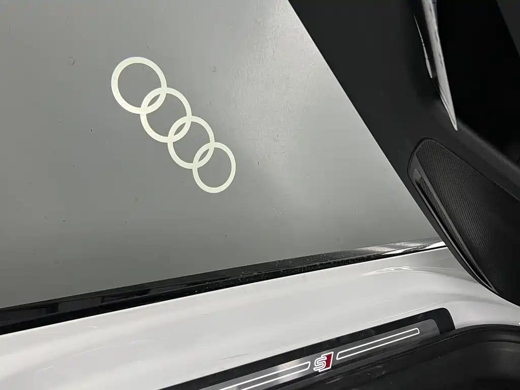 Audi A4L 2025 — фото 11