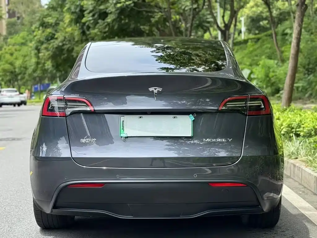 Tesla Model Y 2022 — фото 9