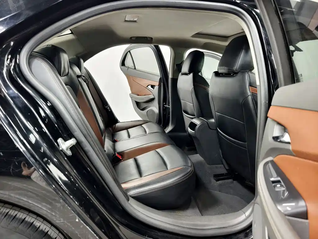 Chevrolet Malibu 2018 — фото 16