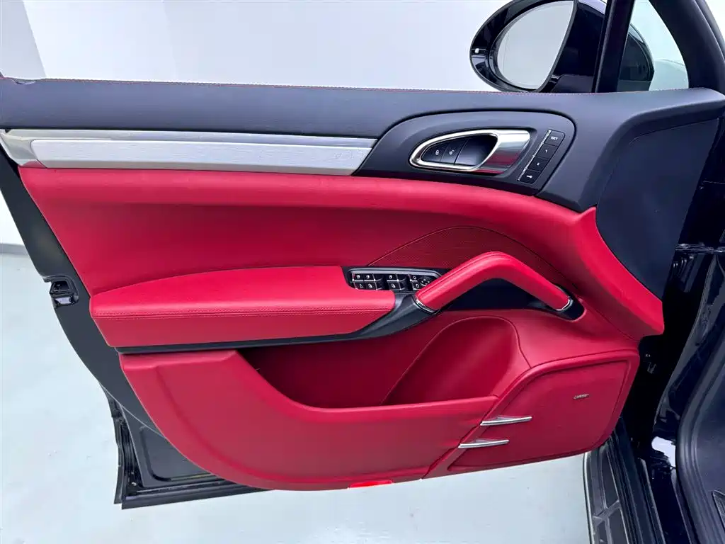 Porsche Cayenne 2016 — фото 11