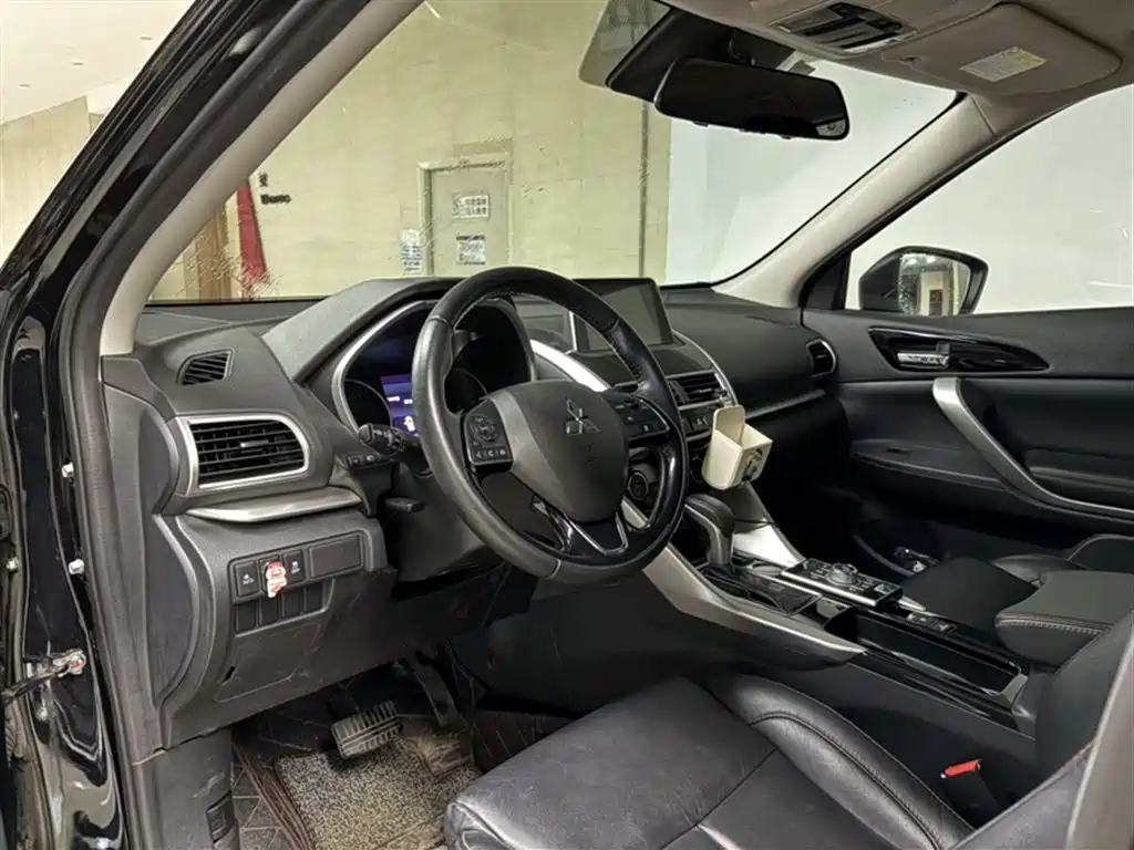 Mitsubishi Eclipse Cross 2019 — фото 11