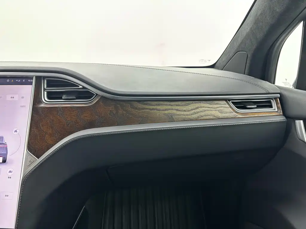 Tesla Model X 2018 — фото 19