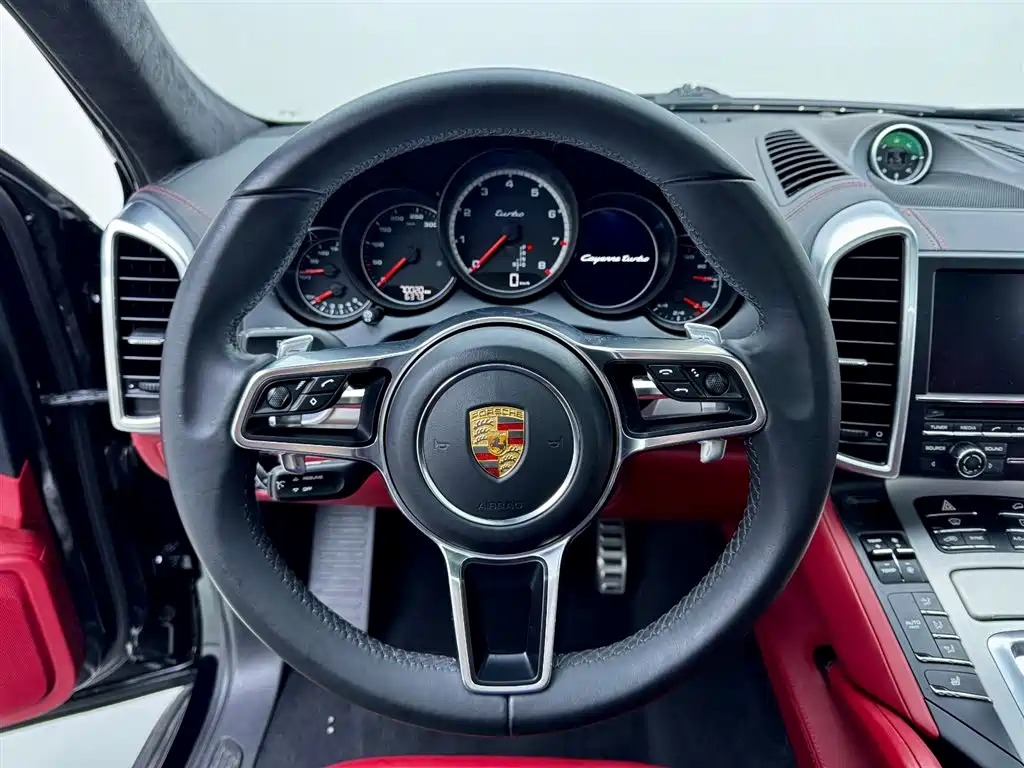 Porsche Cayenne 2016 — фото 13