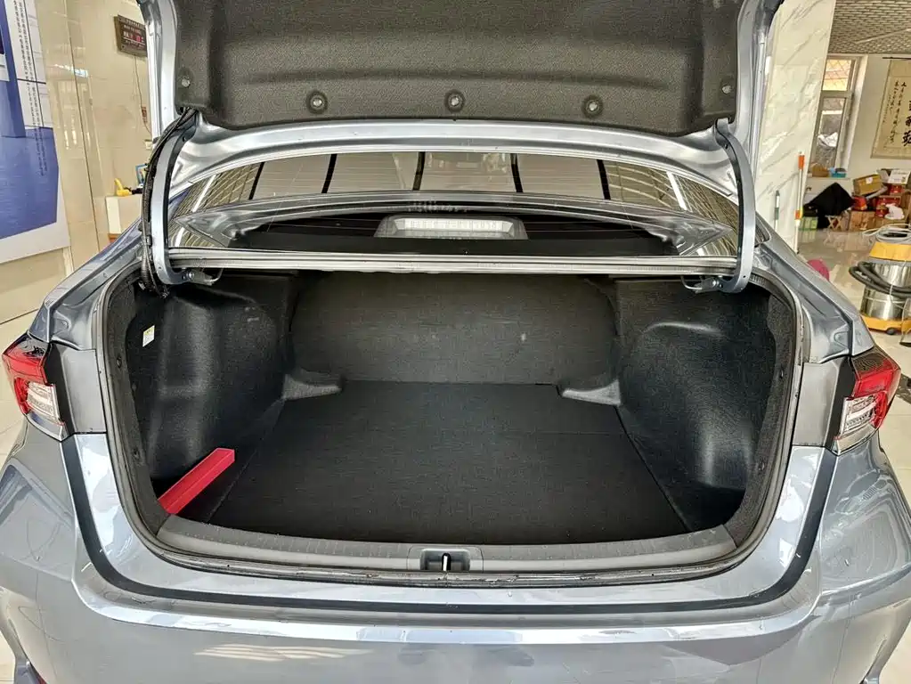 Toyota Corolla 2023 — фото 24