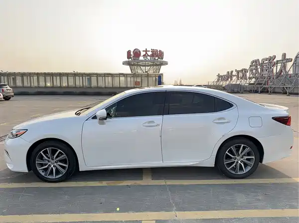 Lexus ES 2015