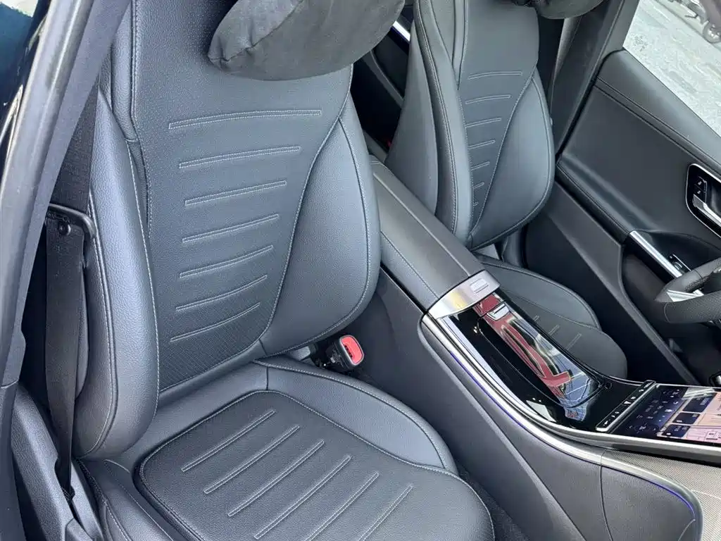 Mercedes-Benz C-Class 2024 — фото 10