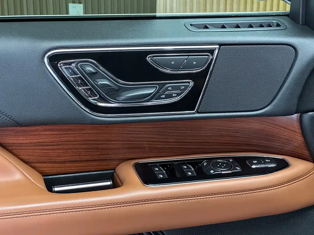 Lincoln Navigator 2019 — фото 13