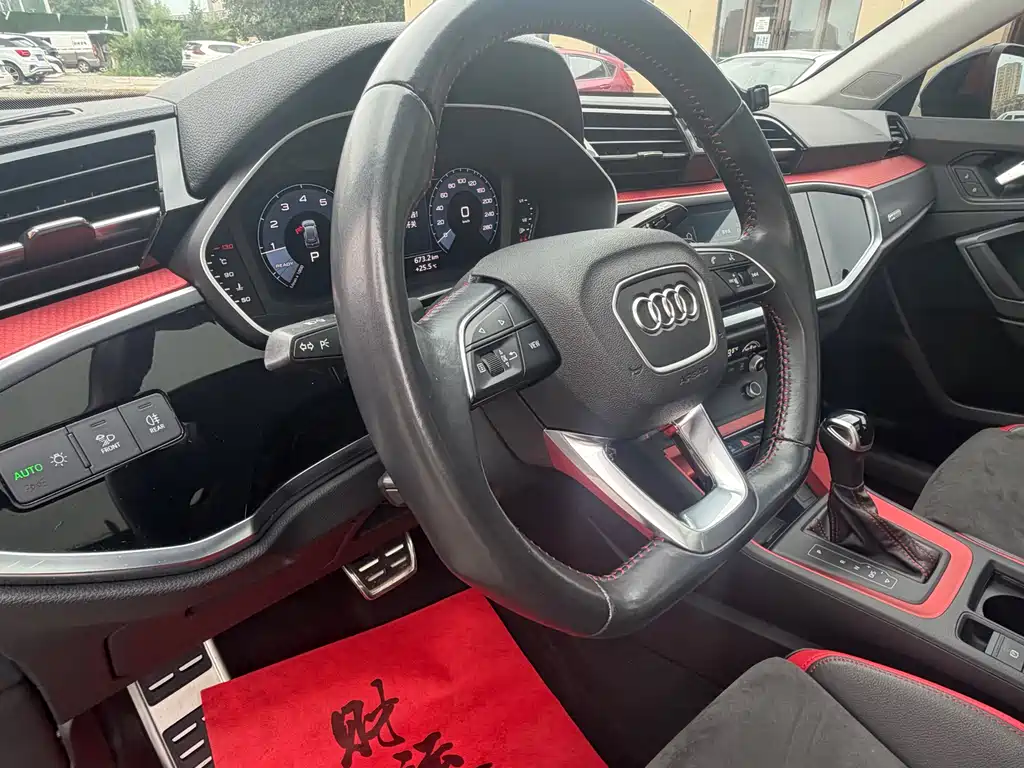 Audi Q3 2020 — фото 10