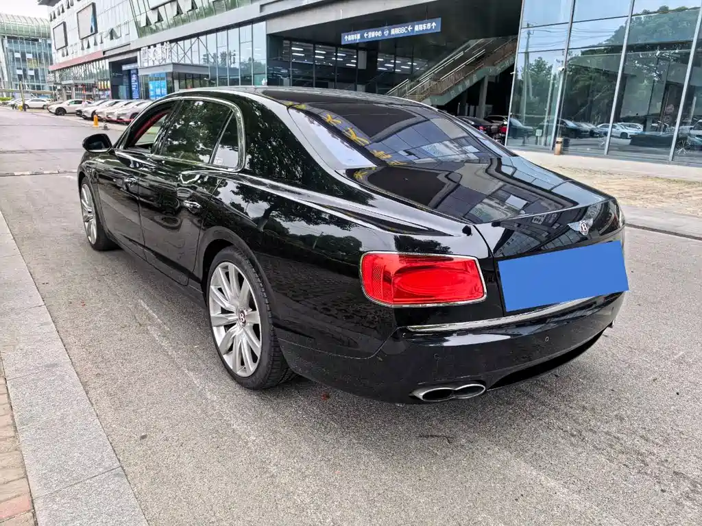 Bentley Flying Spur 2018 — фото 10