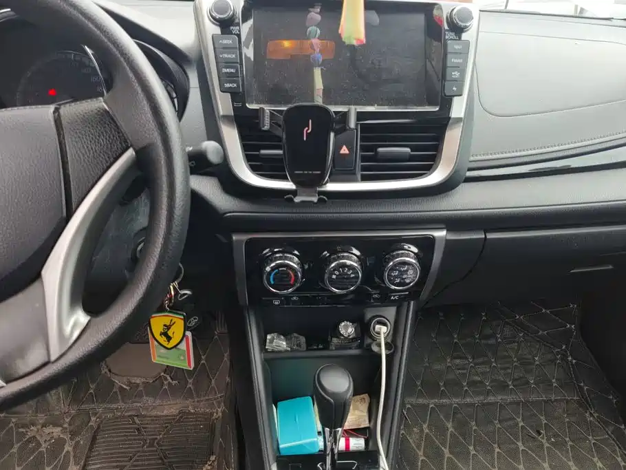 Toyota Yaris L 2018 — фото 12