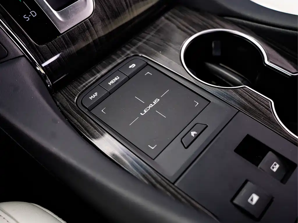 Lexus LM 2023 — фото 22