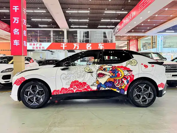 Lynk & Co Z20 2024
