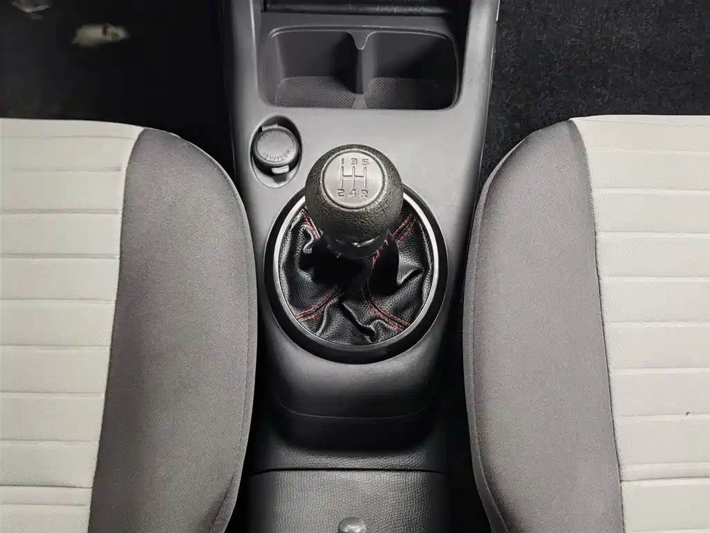 Suzuki Swift 2015 — фото 13